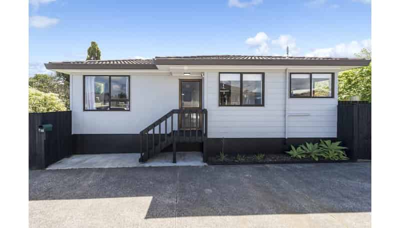 2/221 Waitemata Drive, Ranui