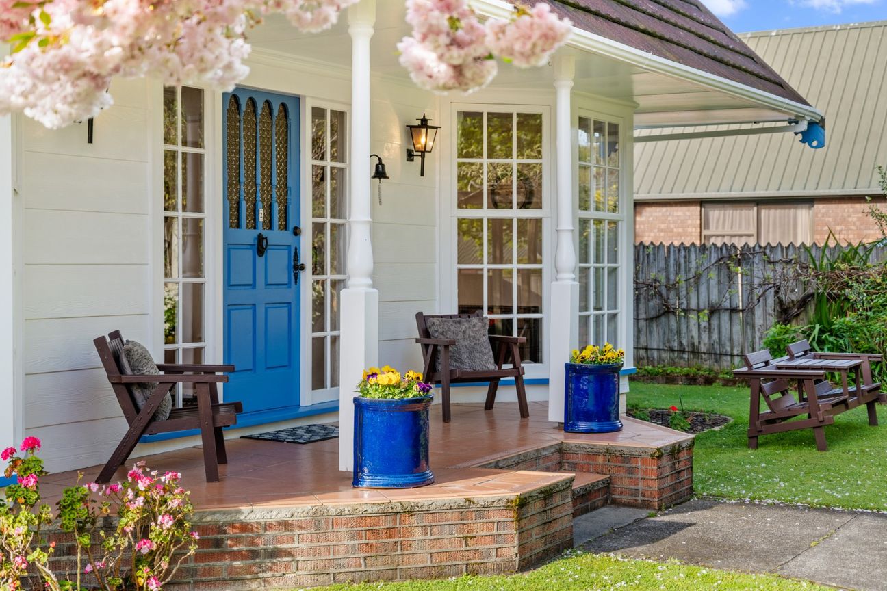 Where Growing Families Find Space, Sun & Serenity - Vista 4
