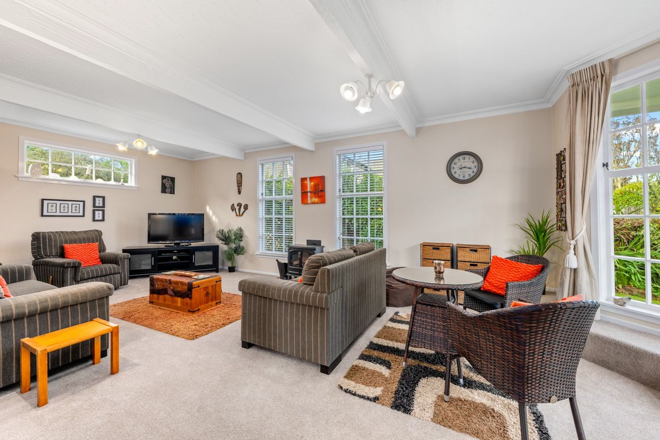 Where Growing Families Find Space, Sun & Serenity - Vista 6