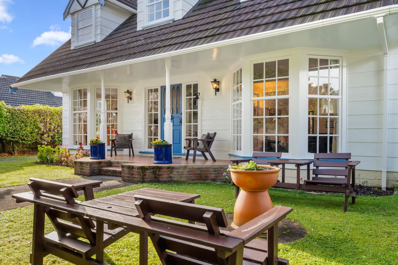 Where Growing Families Find Space, Sun & Serenity - Vista 3