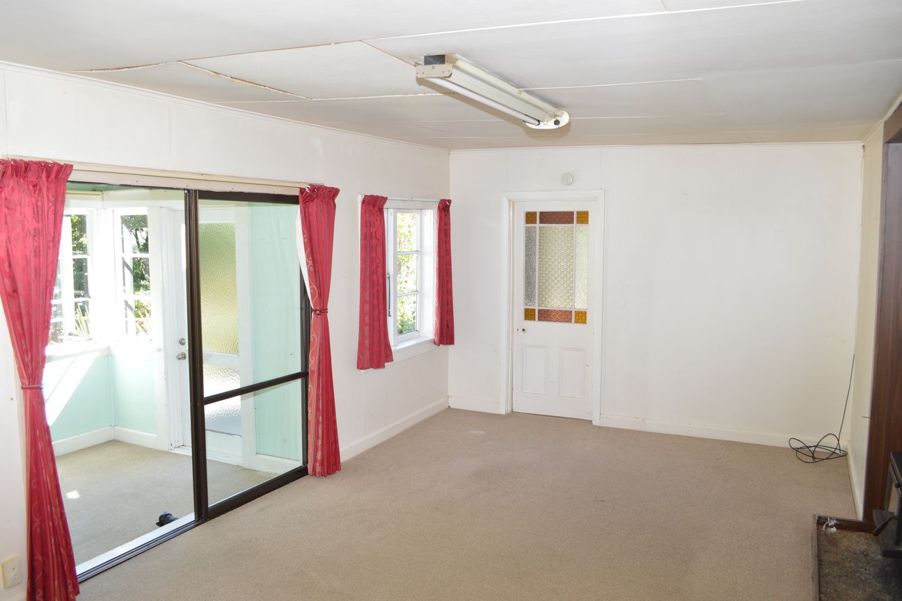 Prime Renovation Opportunity – další