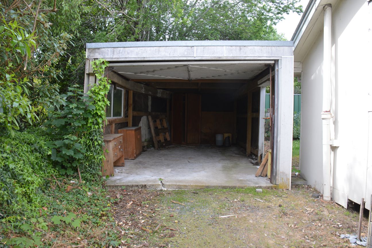 Prime Renovation Opportunity – pohled 4