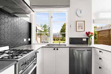 5 Barker Road, Marewa