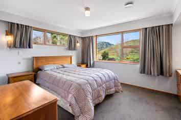 101 Main Road, Clinton