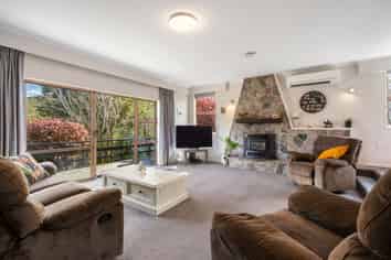 101 Main Road, Clinton