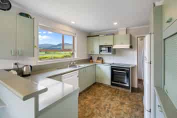 101 Main Road, Clinton