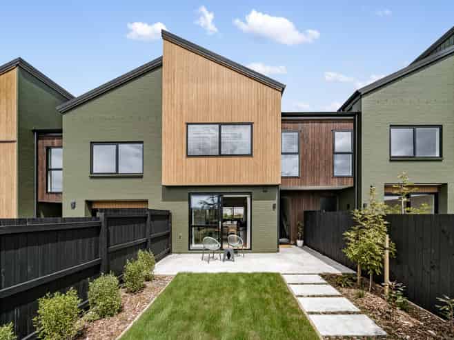 9 Golden Fall Road, Hobsonville