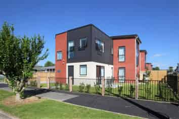 2D/7 Greta Street, Glenview