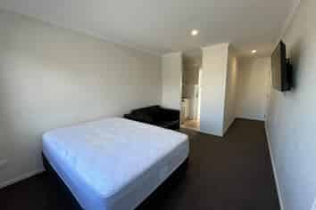 2D/7 Greta Street, Glenview