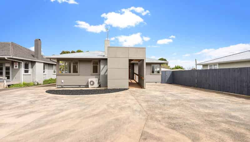 104 Lincoln Road, Henderson