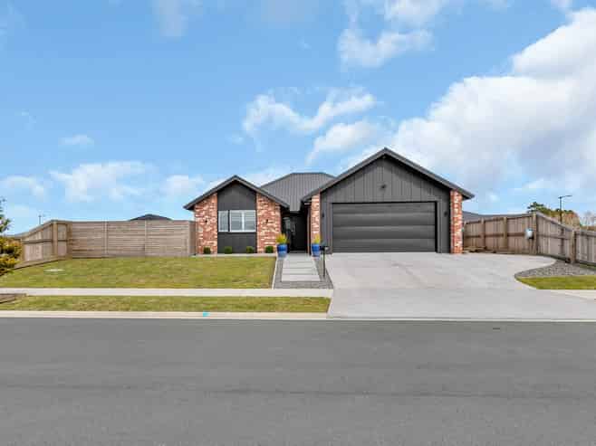 25 Taurangawaka, One Tree Point