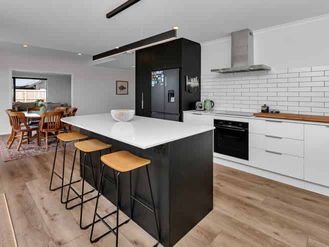 25 Taurangawaka, One Tree Point
