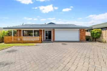 156 Whitford Road, Somerville