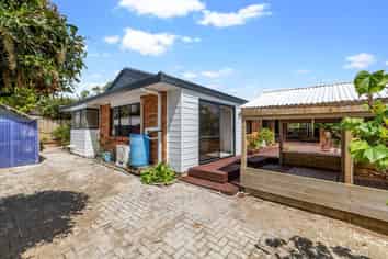 156 Whitford Road, Somerville