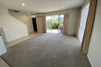 2/346 Hereford Street, Linwood
