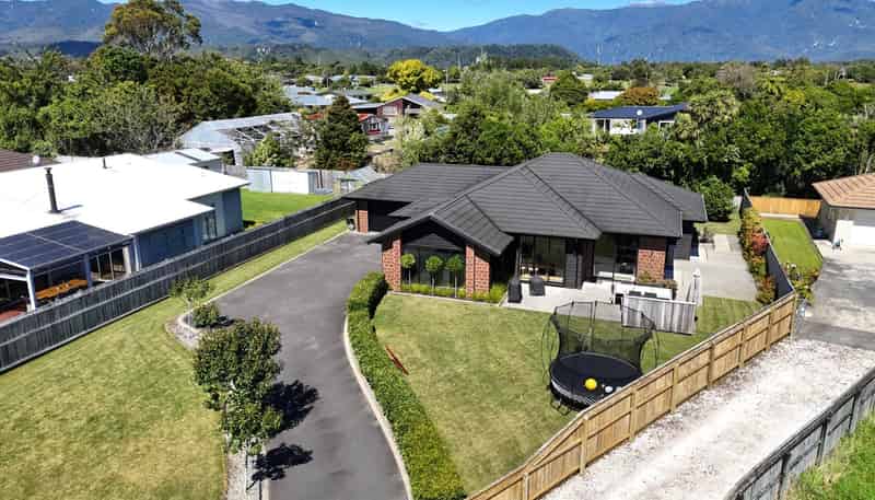 10 Kawatiri Place, Westport