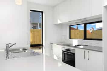 5/10 Shamrock Lane, Te Atatu Peninsula