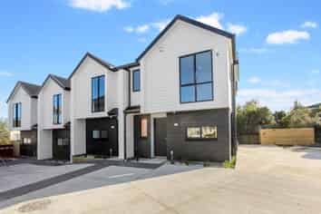5/10 Shamrock Lane, Te Atatu Peninsula