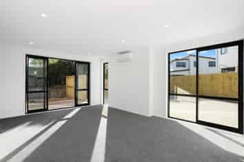 5/10 Shamrock Lane, Te Atatu Peninsula