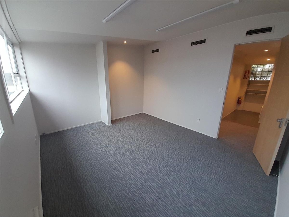 Modern Uptown Office Opportunity - Ansicht 3