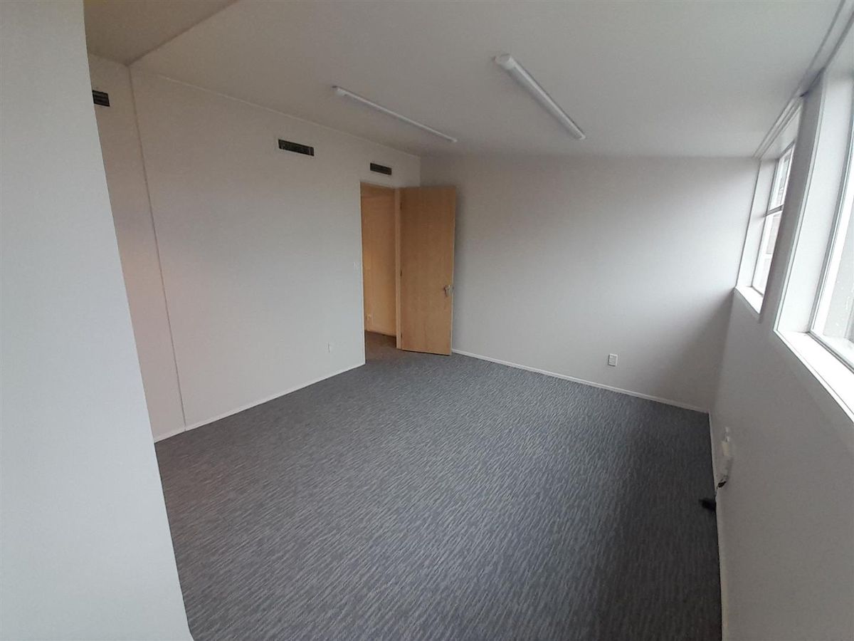Modern Uptown Office Opportunity - Ansicht 2