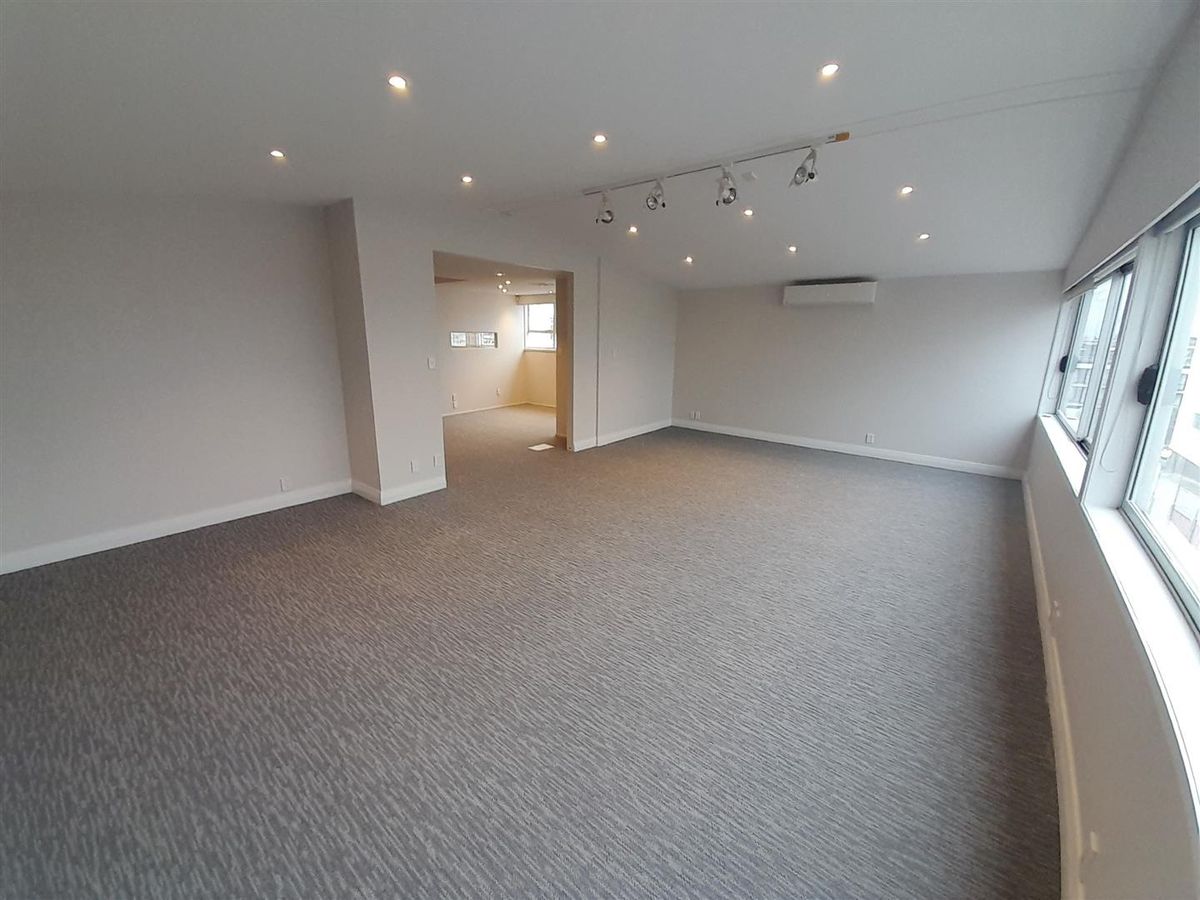 Modern Uptown Office Opportunity - Ansicht 4