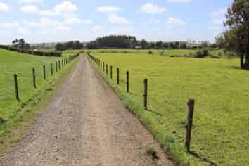 828 Hursthouse Road, Inglewood