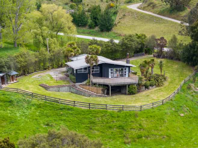 307 Ruakokoputuna Road, Martinborough