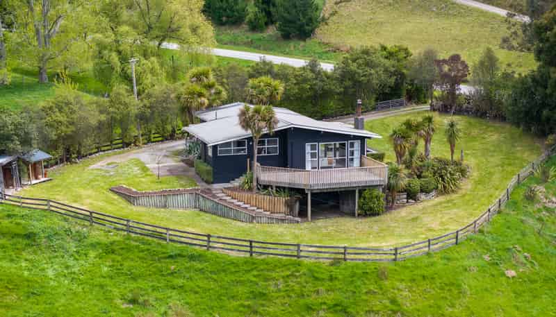 307 Ruakokoputuna Road, Martinborough