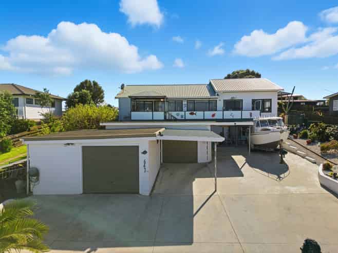 647 Pukehina Parade, Pukehina