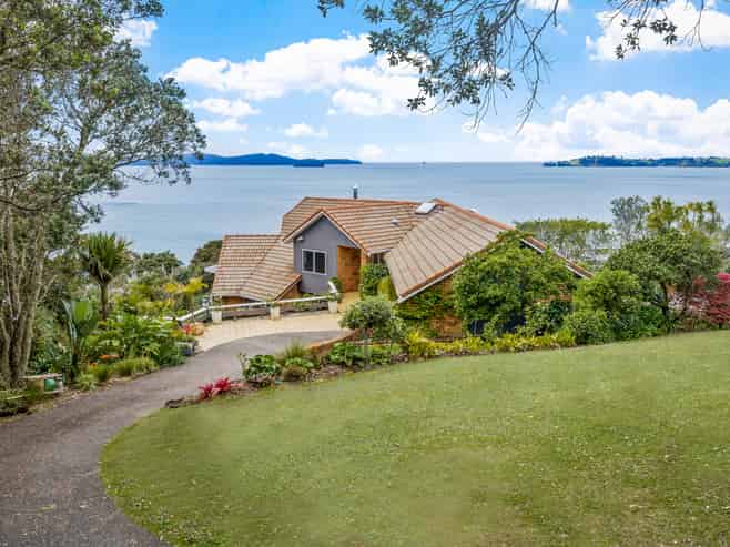 47 Puriri Place, Sandspit