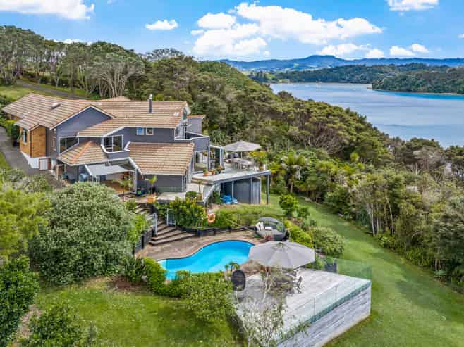 47 Puriri Place, Sandspit