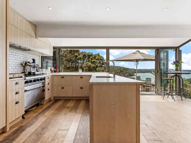 47 Puriri Place, Sandspit