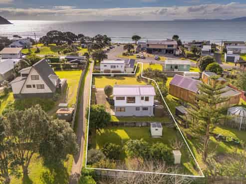 353 Tangiora Avenue, Whangapoua