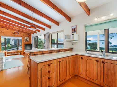 353 Tangiora Avenue, Whangapoua