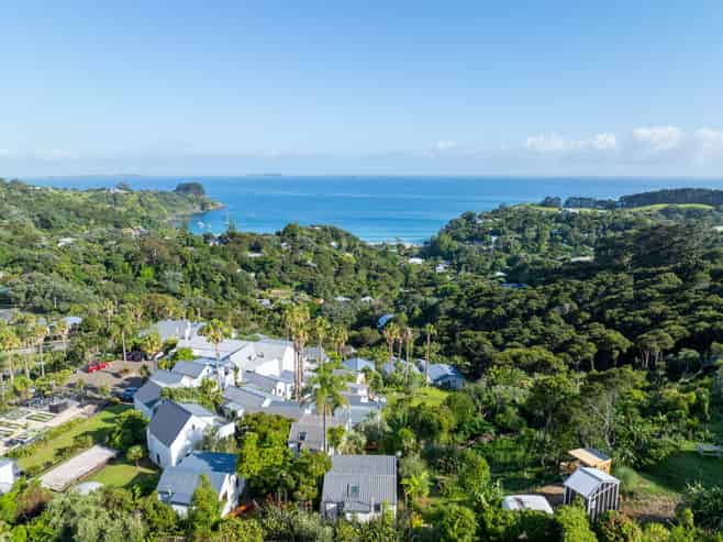 AT/4 Bay Road, Palm Beach