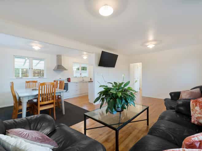 21 Arlette Place, Massey