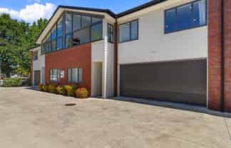 2/15 Cook Street, Hamilton East