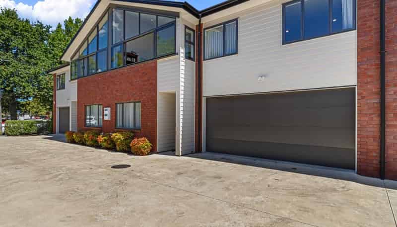 2/15 Cook Street, Hamilton East