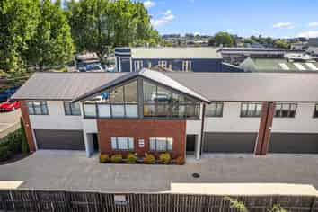 2/15 Cook Street, Hamilton East
