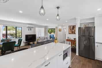 2/15 Cook Street, Hamilton East