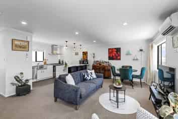 2/15 Cook Street, Hamilton East