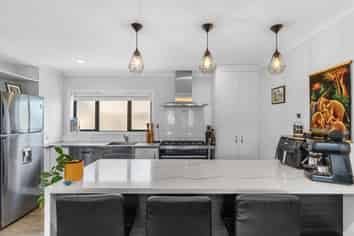 2/15 Cook Street, Hamilton East