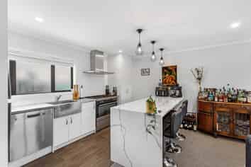 2/15 Cook Street, Hamilton East