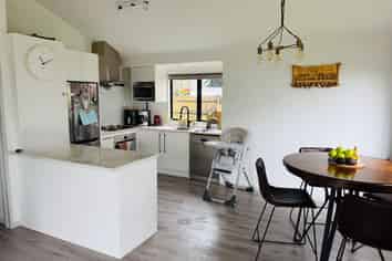 3/198 Don Buck Road, Massey