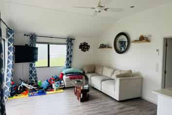 3/198 Don Buck Road, Massey
