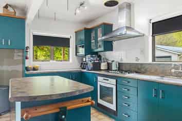 1711 State Highway 4, Aria