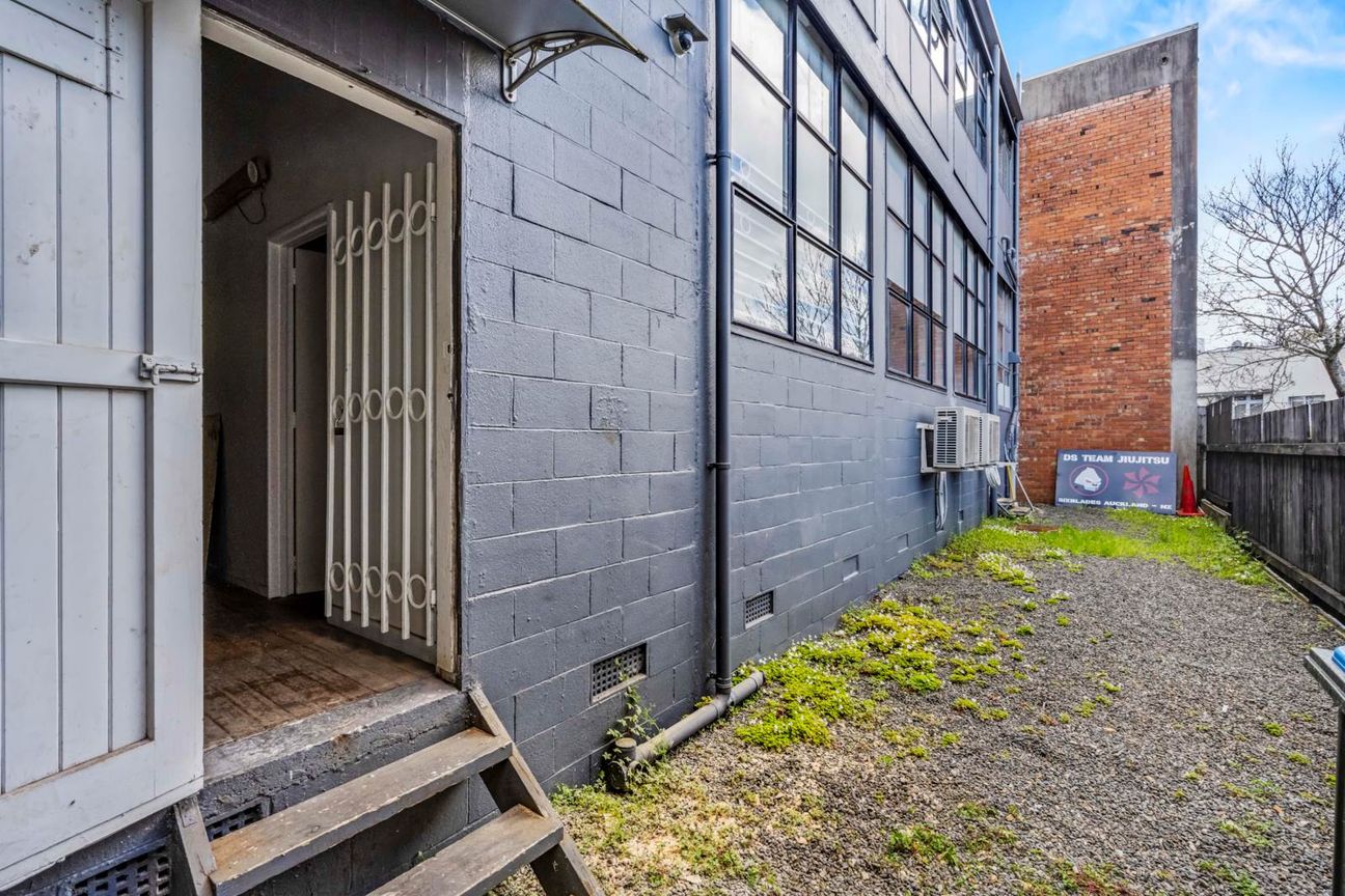 STRATEGIC NEWMARKET INVESTMENT - Mehr