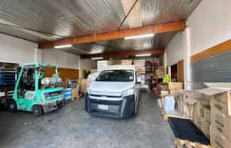 162M² WAREHOUSE - MT ROSKILL

