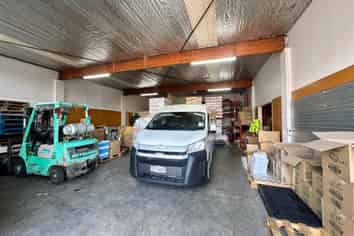 162M² WAREHOUSE - MT ROSKILL
